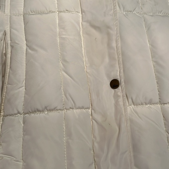 Bass G.H. Bass & Co. White Puffer Jacket with Fur Hood - Picture 4 of 5